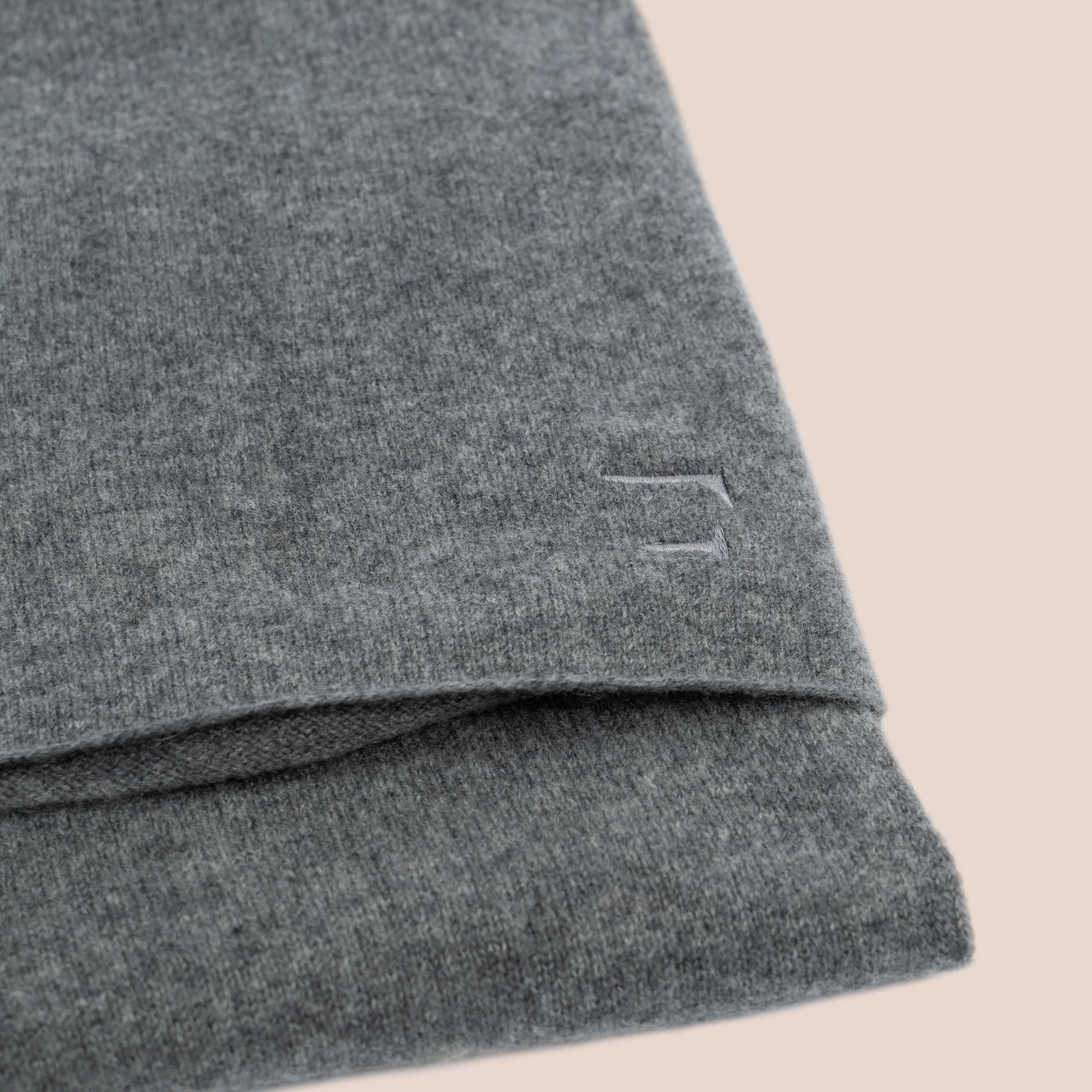 Kashmirskjerf Lyon Grey - Image 3
